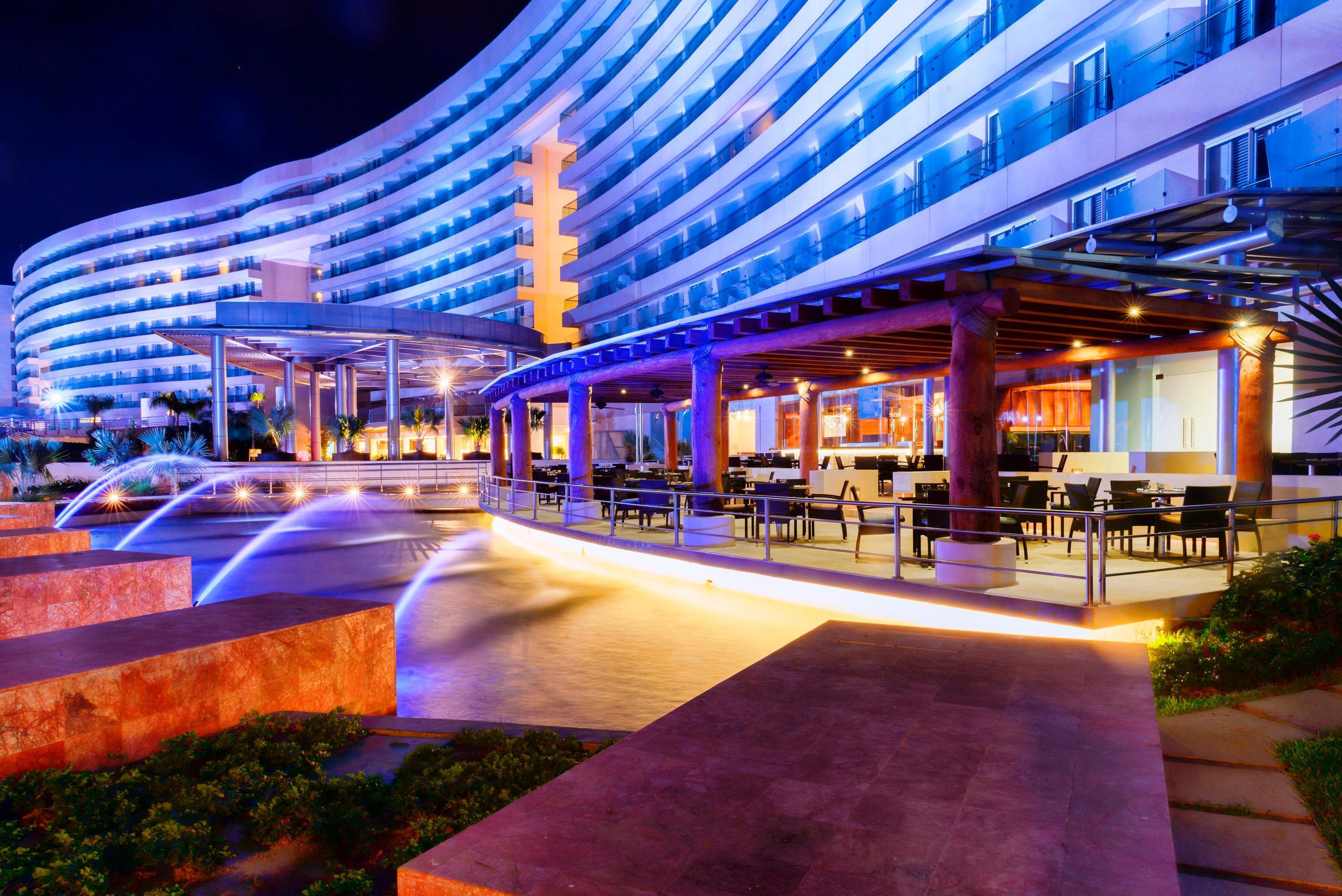 Palacio Mundo Imperial Riviera Diamante Acapulco Extérieur photo The resort at night