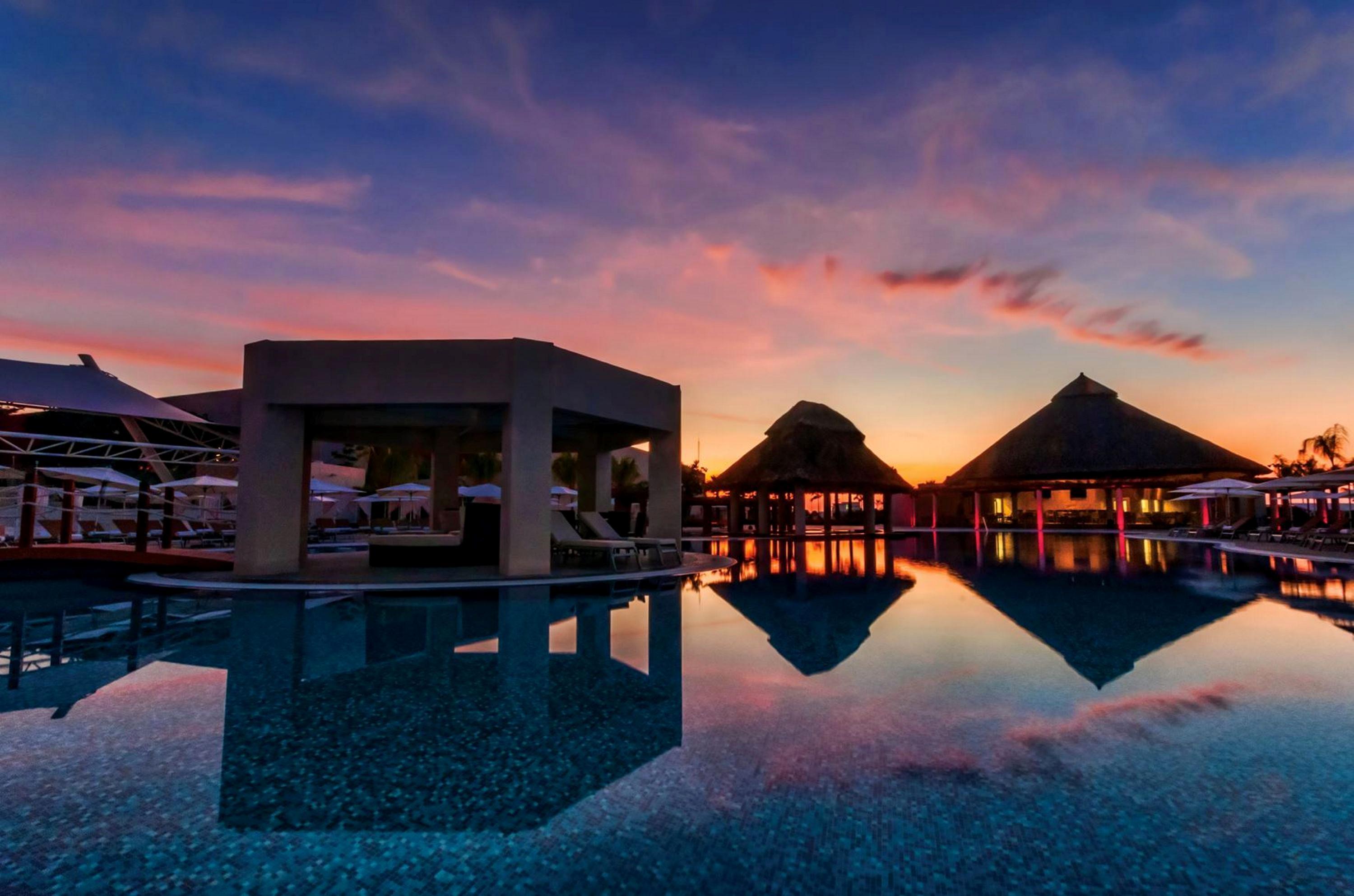 Palacio Mundo Imperial Riviera Diamante Acapulco Extérieur photo Sunset at the resort